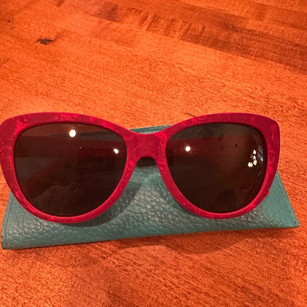 Stylish Red Gooders Sunglasses with Case